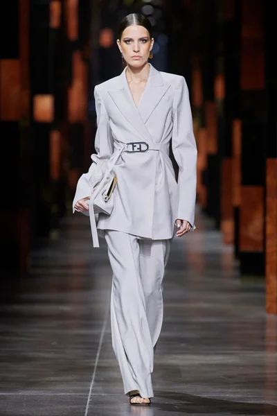 Look 15